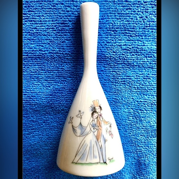 Mid century vintage porcelain wedding bell perfect for something old - Picture 3 of 6